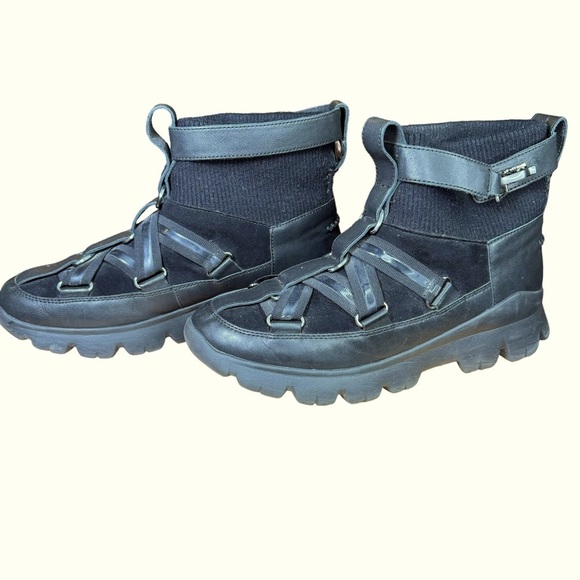 UGG Lakes & Lights Black Leather Fur Sneaker Shoes EUC - Picture 4 of 14